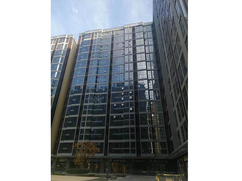 馬駒橋合生匯六棟樓，外掛玻璃幕墻整體安裝防爆膜施工案例